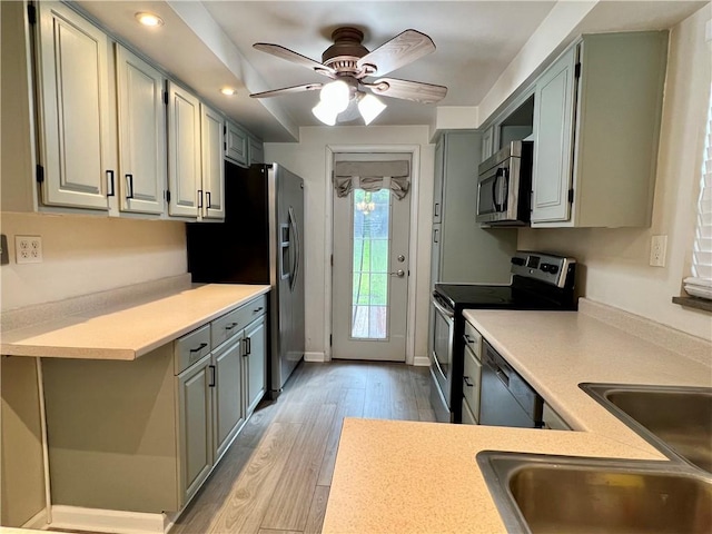 716 Vallevista Ave, Mt Lebanon, PA 15234 - kitchen featuring appliances with stainless steel finishes, light wood-style flooring, ceiling fan, light countertops, and recessed lighting