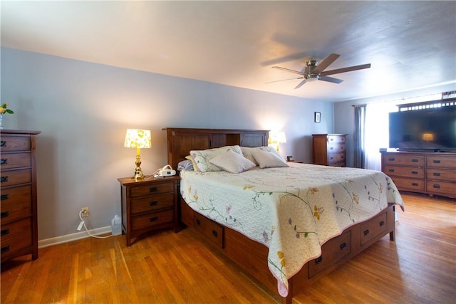 5401 Perrysville Rd, Ross Twp, PA 15229 - bedroom with light wood-style floors and a ceiling fan