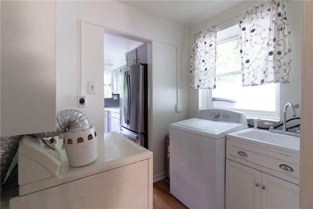 5401 Perrysville Rd, Ross Twp, PA 15229 - laundry room featuring wood finished floors