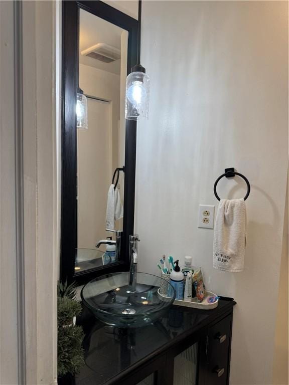 1418 Neshannock Blvd, New Castle/2Nd, PA 16105 - bathroom featuring vanity