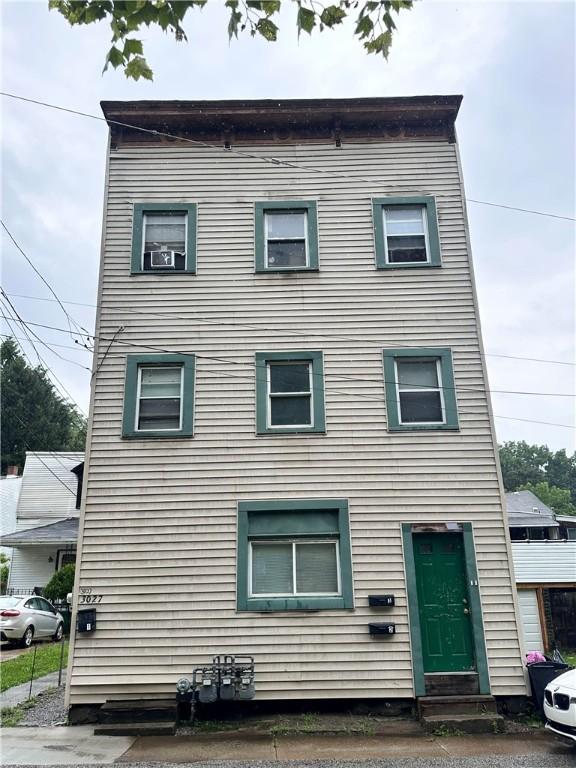 3027 Stayton St, Marshall Shadeland, PA 15212 - view of front of home with entry steps