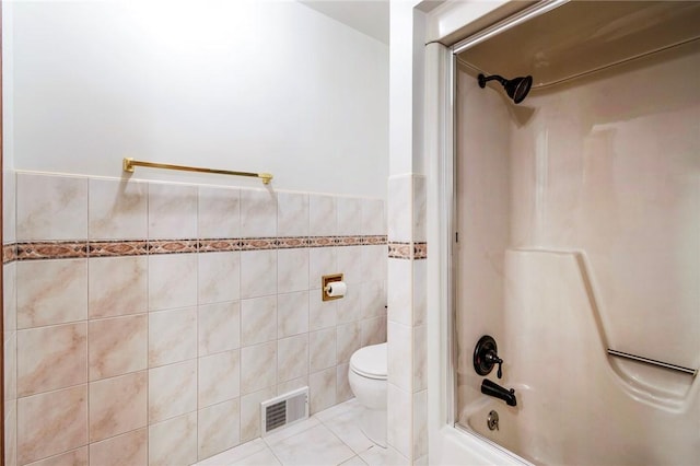 3215 Concord St, Neshannock Twp, PA 16105 - full bath featuring shower / bathtub combination and tile walls