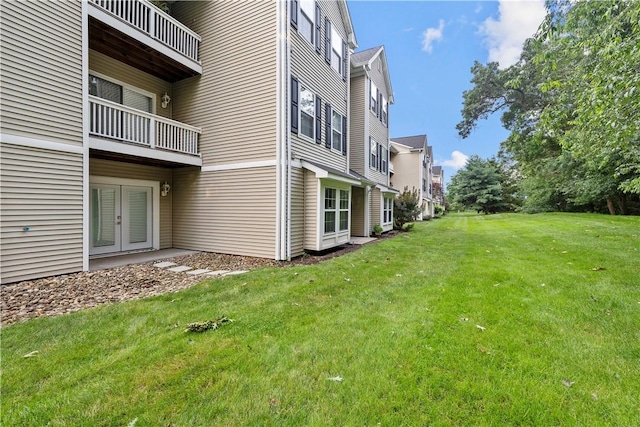 3011 Lenox Oval, Ross Twp, PA 15237 - view of grassy yard with a balcony and french doors