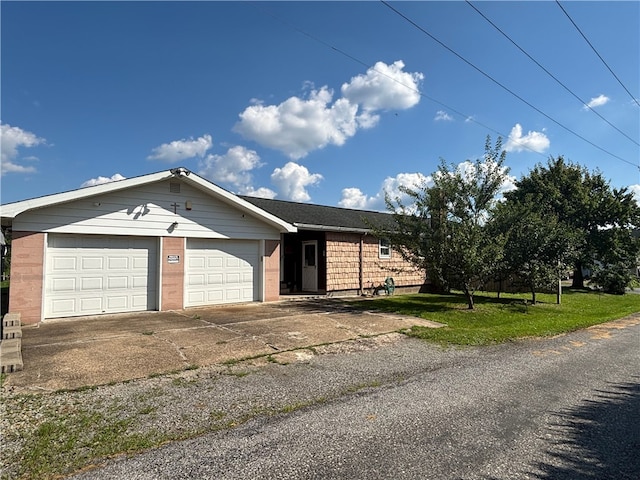 184 Chestnut St, Center Twp/Homer Cty, PA 15731 - ranch-style house featuring concrete driveway and an attached garage