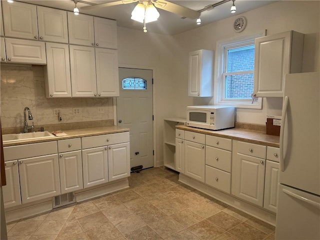 626 Fruit Ave, Farrell, PA 16121 - photo 2