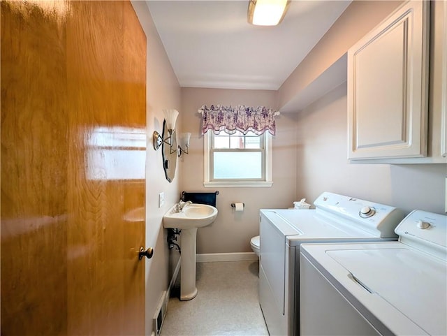 373 Pittsburgh St, Derry Twp, PA 15671 - laundry room featuring washing machine and dryer and baseboards