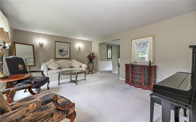 2276 Rochester Rd, Franklin Park, PA 15237 - living area featuring carpet and baseboards