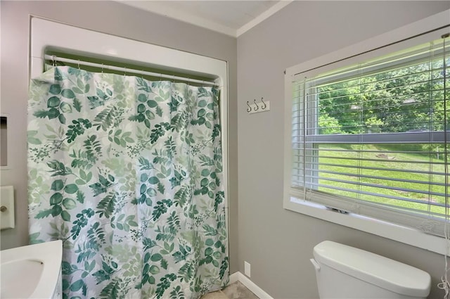 866 Connolly Ave, South Park, PA 15236 - full bathroom featuring toilet and a shower with shower curtain