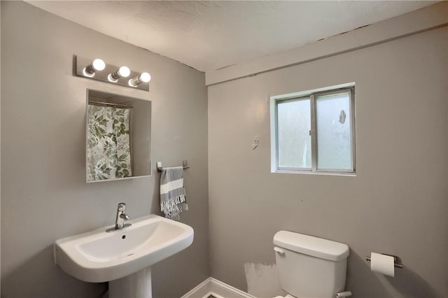 866 Connolly Ave, South Park, PA 15236 - full bathroom featuring a sink and a shower with curtain
