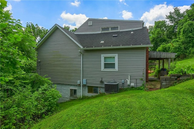 866 Connolly Ave, South Park, PA 15236 - rear view of property featuring a yard and a shingled roof