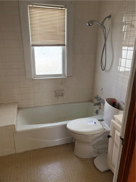 1377 W 32nd St, Erie City, PA 16508 - photo 10