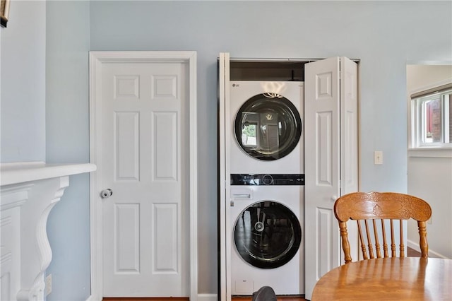637 Bigelow St, Greenfield, PA 15207 - washroom featuring stacked washer and clothes dryer and baseboards