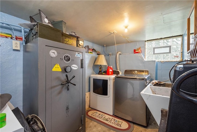 103 Lackawana Ave, Bentleyville, PA 15314 - laundry room with washer and clothes dryer and carpet