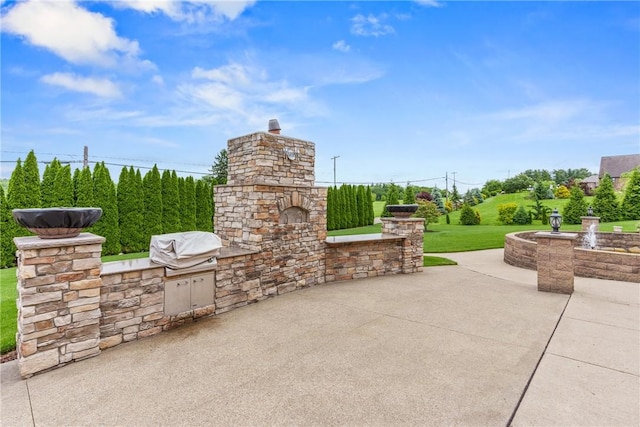 204 S Links Ave, Twp Of But Nw, PA 16001 - view of patio / terrace featuring an outdoor kitchen
