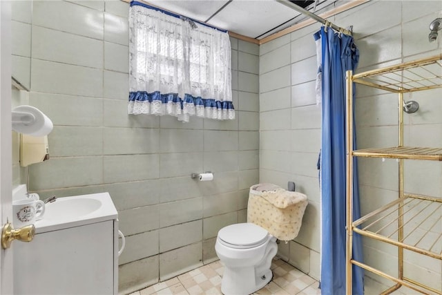 200 Champa St, Penn Hills, PA 15235 - full bath with tile walls, vanity, and a shower with curtain