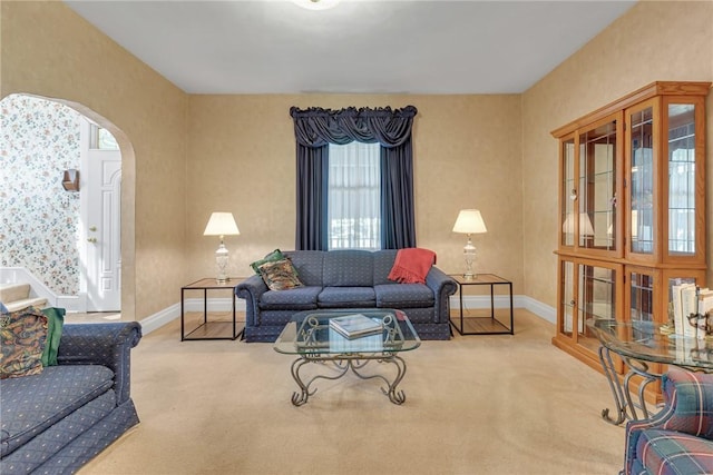 488 Buffalo St, Beaver, PA 15009 - carpeted living room featuring arched walkways and baseboards