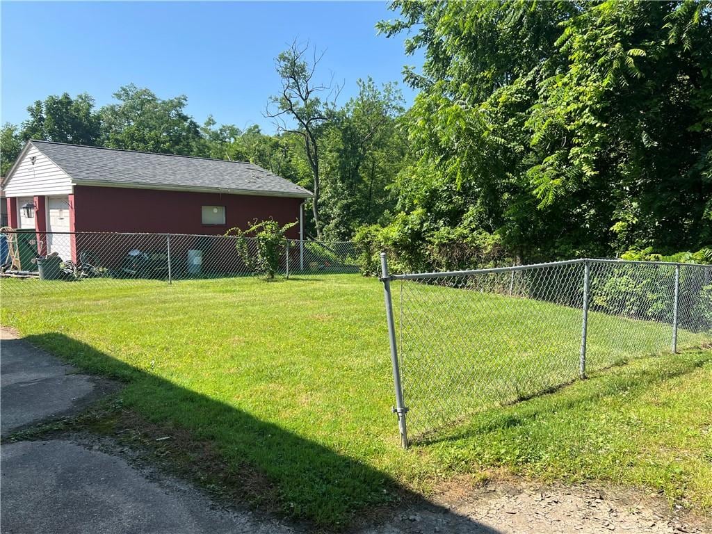 920 Jefferson Rd, Penn Hills, PA 15235 - view of yard