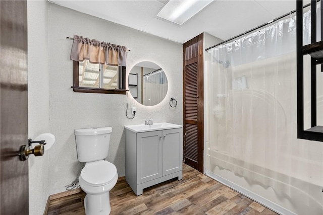 2509 Thomas St, Hempfield Twp, PA 15634 - full bathroom with vanity, wood finished floors, shower / bath combo, and a textured wall