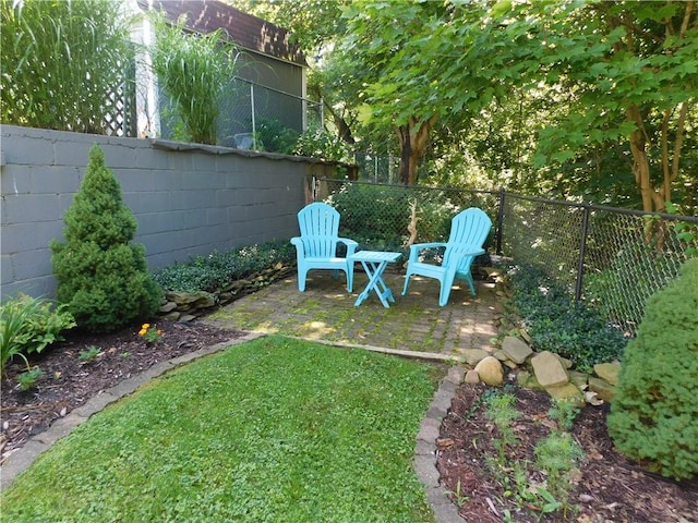 118 Harrison St, Elizabeth Twp/Boro, PA 15037 - fenced backyard with a patio area