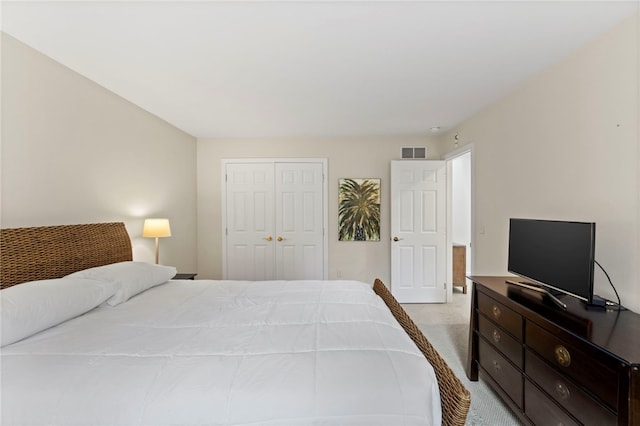 1413 Oak St, Oakmont, PA 15139 - bedroom with light carpet and a closet