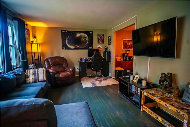 622 National Dr, Penn Hills, PA 15235 - living area featuring wood finished floors and a desk