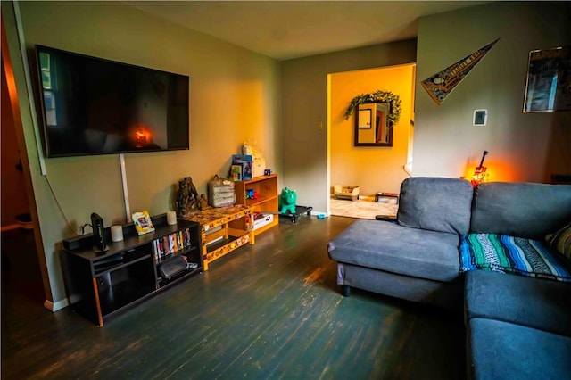 622 National Dr, Penn Hills, PA 15235 - living area featuring wood finished floors