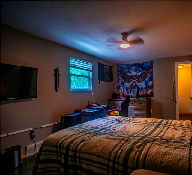 622 National Dr, Penn Hills, PA 15235 - bedroom featuring a ceiling fan
