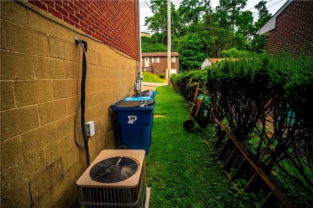 622 National Dr, Penn Hills, PA 15235 - view of yard