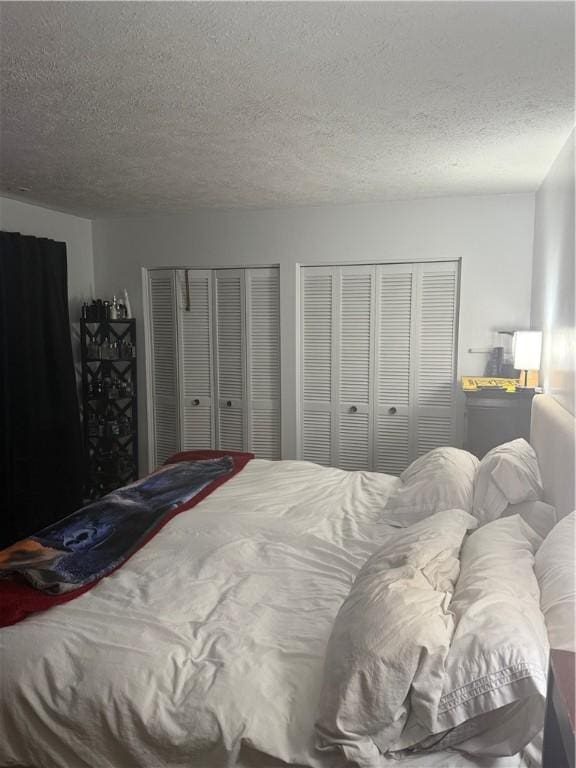 105 White Oak Dr, Twp Of But Se, PA 16001 - bedroom featuring a textured ceiling and multiple closets