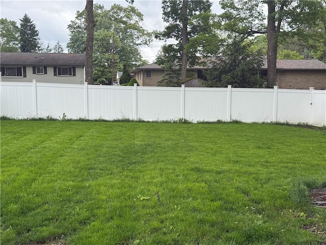 105 White Oak Dr, Twp Of But Se, PA 16001 - view of yard