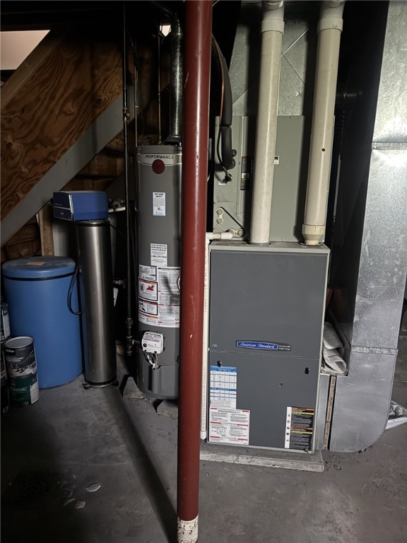 4401 Ridgewood Dr, Jefferson Hills, PA 15332 - utilities featuring water heater