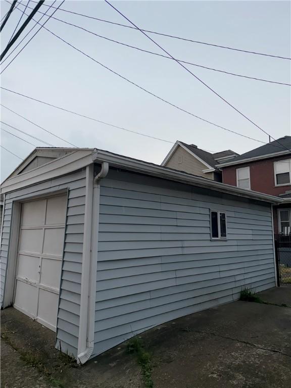 832 Maplewood Ave, Ambridge, PA 15003 - view of detached garage