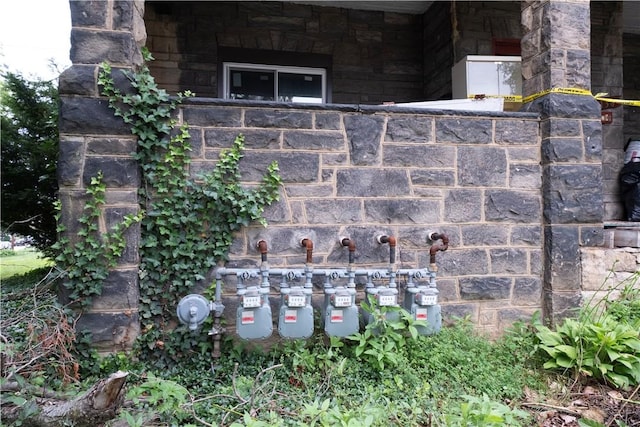 138 Highland Ave, West View, PA 15229 - exterior view of gas meter