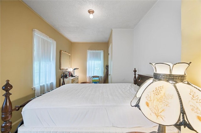 102 Pierce Ave, Sharpsville, PA 16150 - bedroom featuring a textured ceiling and crown molding