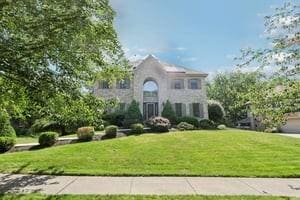 403 Worth Ct, Cranberry Twp, PA 16066 - view of front of property featuring a front lawn