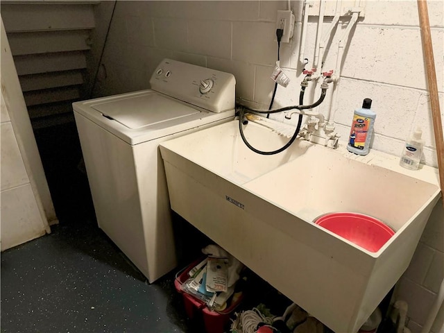 110 Surrey St, Monessen, PA 15062 - laundry room featuring washer / clothes dryer and concrete block wall
