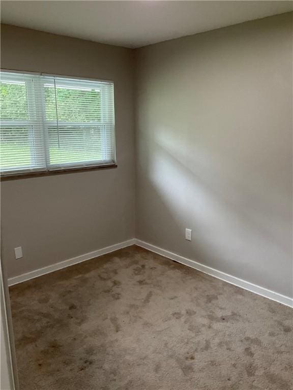 634 Idaho Ave, Verona, PA 15147 - unfurnished room featuring carpet flooring and baseboards