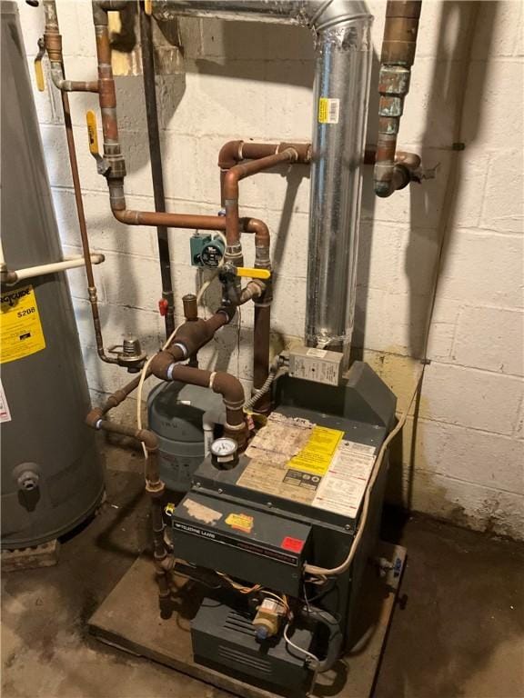 634 Idaho Ave, Verona, PA 15147 - utilities featuring water heater