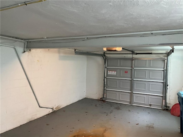 634 Idaho Ave, Verona, PA 15147 - garage with a garage door opener