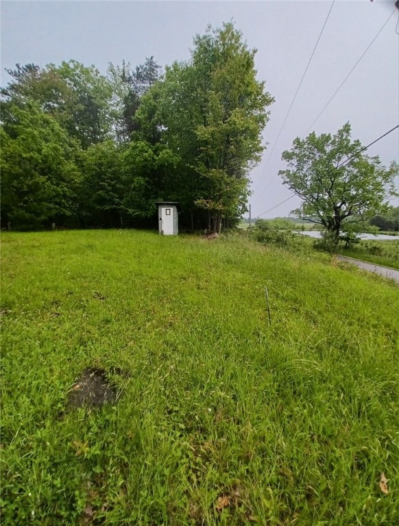 943 Walley Run Dr, Clarion, PA 16233 - view of yard with a storage shed