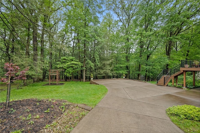 2666 Pointview Dr, Hampton, PA 15101 - view of property's community featuring stairway and a yard