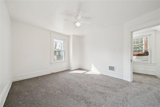 422 N 3rd St, Jeannette, PA 15644 - unfurnished room with carpet and a ceiling fan