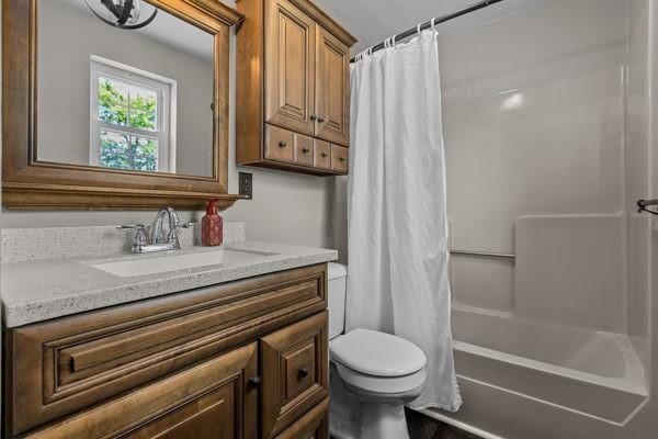 408 Circle Dr, Franklin Twp, PA 16117 - bathroom with vanity and shower / tub combo