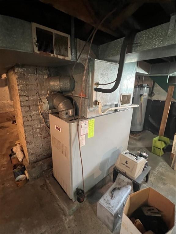 7 S Wabash St, Mount Pleasant Twp, PA 15361 - utilities featuring water heater