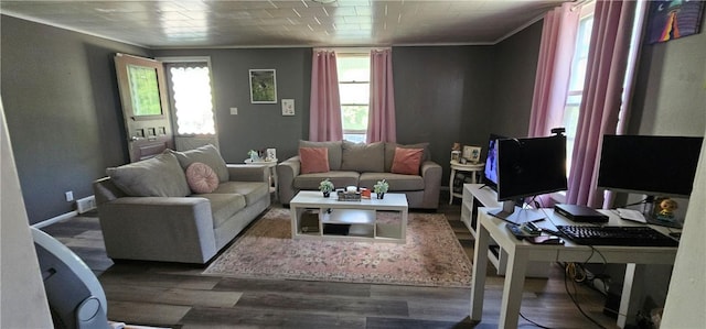 705 Carlisle St, New Castle, PA 16101 - living area with wood finished floors and crown molding