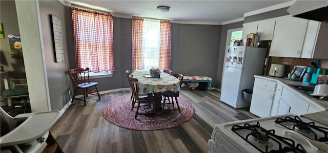 705 Carlisle St, New Castle, PA 16101 - dining space with wood finished floors and ornamental molding