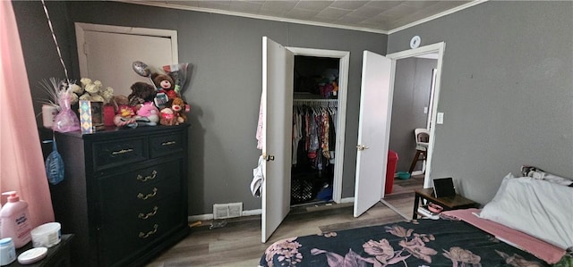 705 Carlisle St, New Castle, PA 16101 - bedroom with crown molding, light wood-style floors, and a closet
