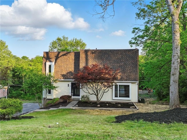 2652 Lindenwood Dr, Saint Clair, PA 15241 - photo 1