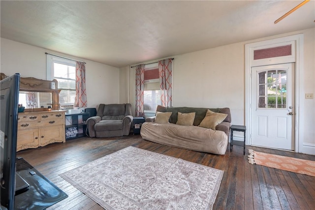 701 E 1st Ave, Derry Boro, PA 15627 - living room featuring dark wood finished floors