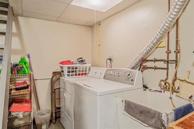4044 Tuxey Ave, Brentwood, PA 15227 - laundry area featuring washer and clothes dryer and a sink